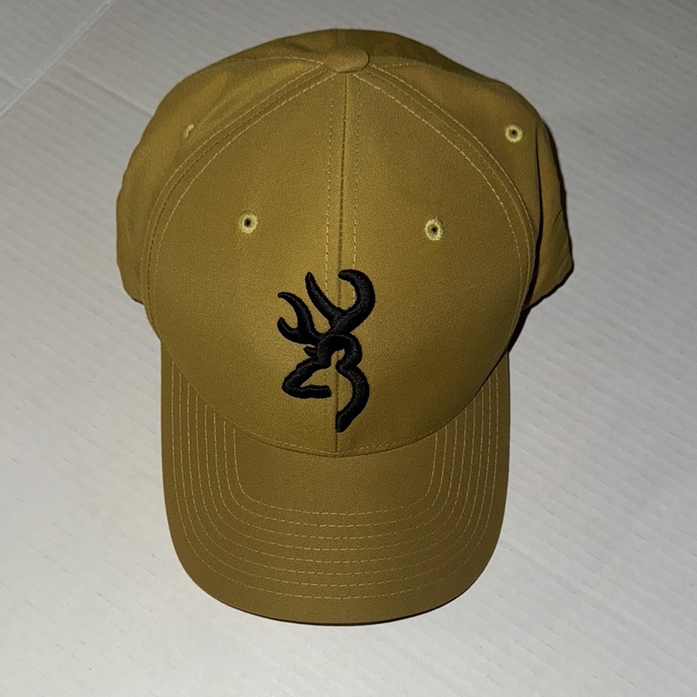 Men's Browning snap back Cap with Black Emblem NWOT